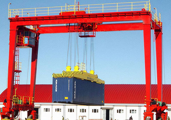 山西臨汾集裝箱門式起重機(jī)現(xiàn)場(chǎng)使用案例