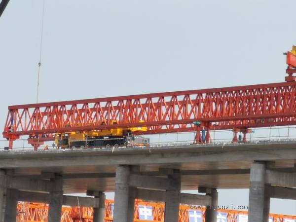 如何比較不同廠家生產(chǎn)的1000噸架橋機(jī)價(jià)格？