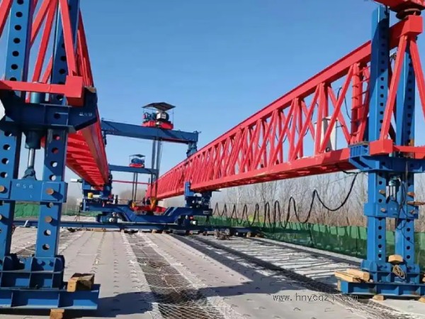 在購買50噸以上架橋機時，應(yīng)該如何考慮成本效益？